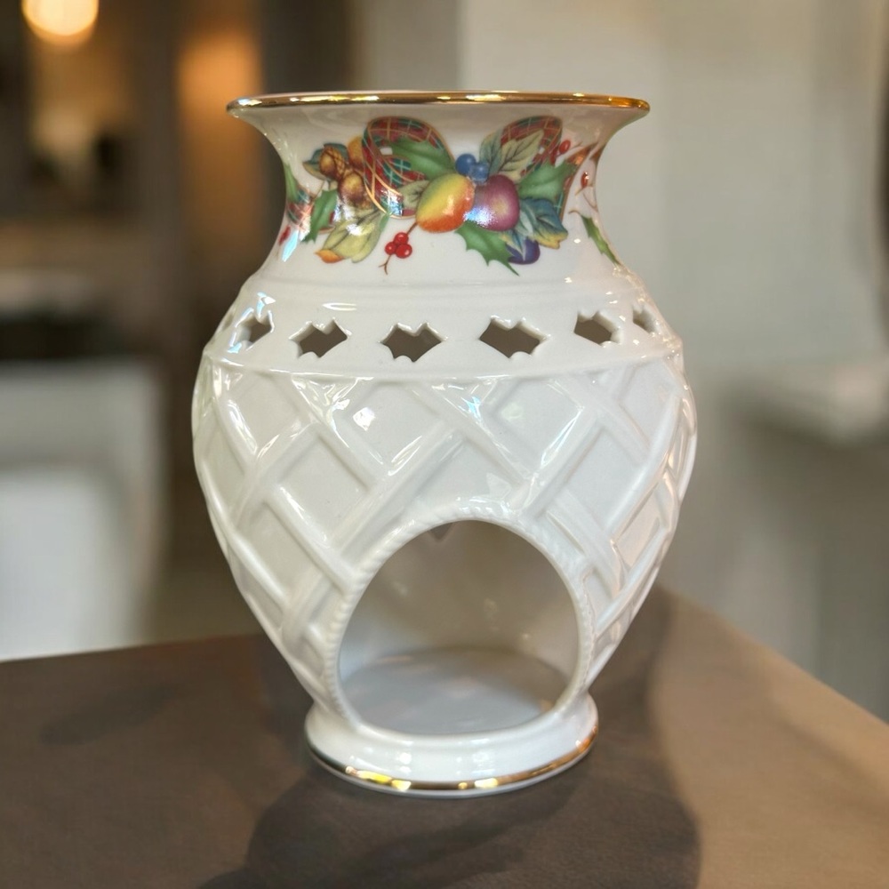 $43 MSR Lenox Holiday Tartan Fragrance Warmer/Tea light Candle Holder 5.75" Tall